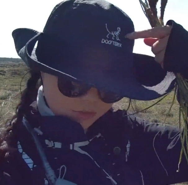 喜欢到处跑的小赵